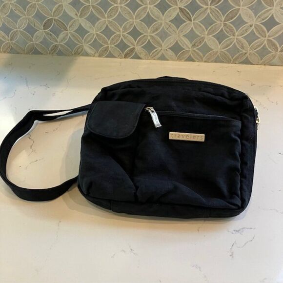 Chicos Baggillini Crossbody Bag Purse BLACK Nylon Travel Zip Pockets Card Slots - Picture 1 of 11